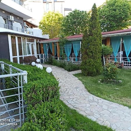 Apartments Danita & Restaurant&Pool Bar Varna Exteriör bild