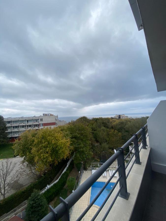 Apartments Danita & Restaurant&Pool Bar Varna Exteriör bild
