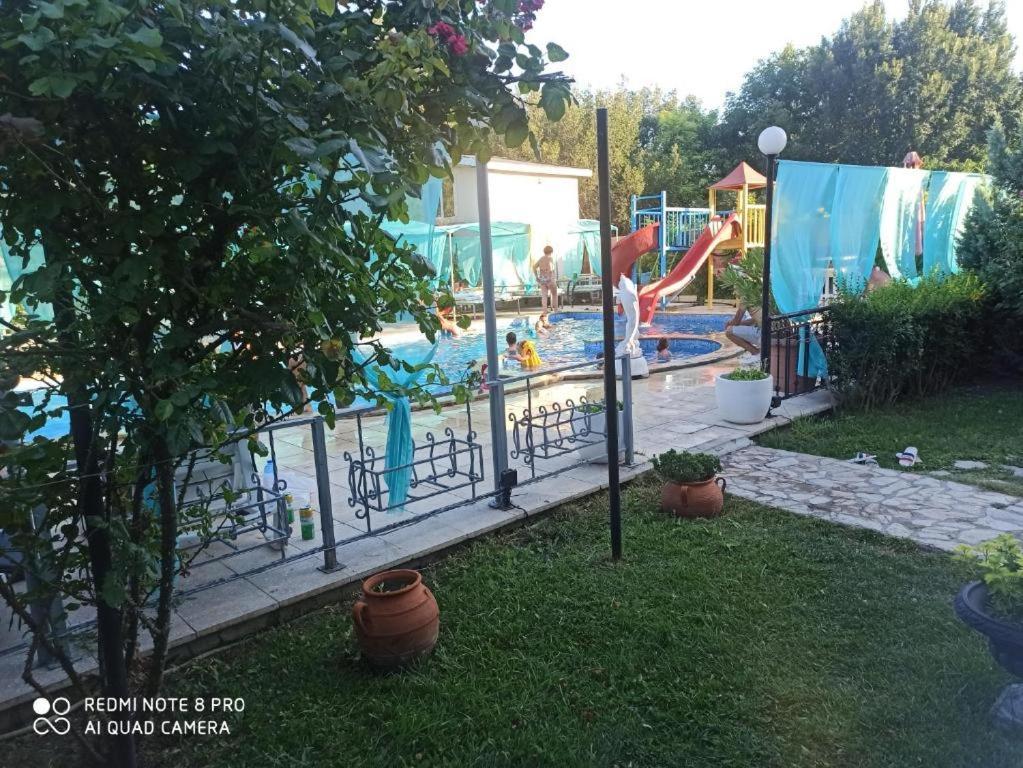 Apartments Danita & Restaurant&Pool Bar Varna Exteriör bild