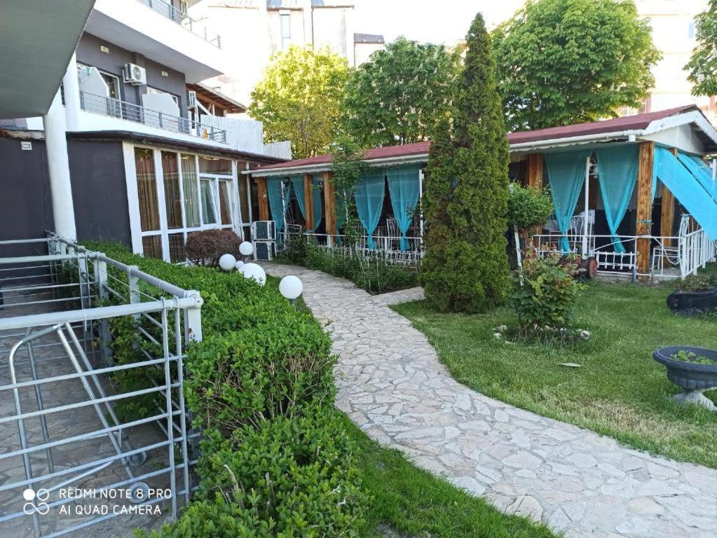 Apartments Danita & Restaurant&Pool Bar Varna Exteriör bild
